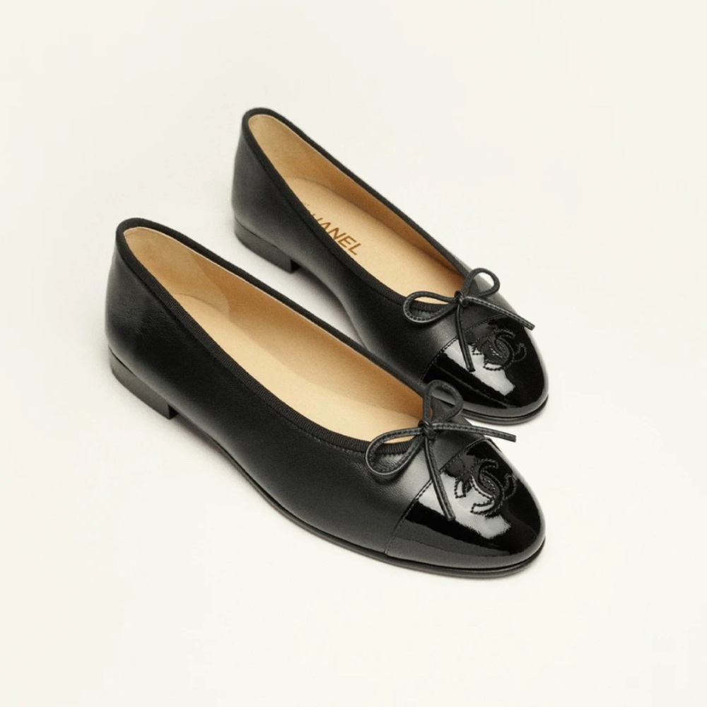 Chanel BALLET FLATS
 
Lambskin & Patent Calfskin 
Black